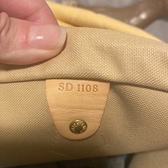 Louis Vuitton purse - Picture 8 of 8